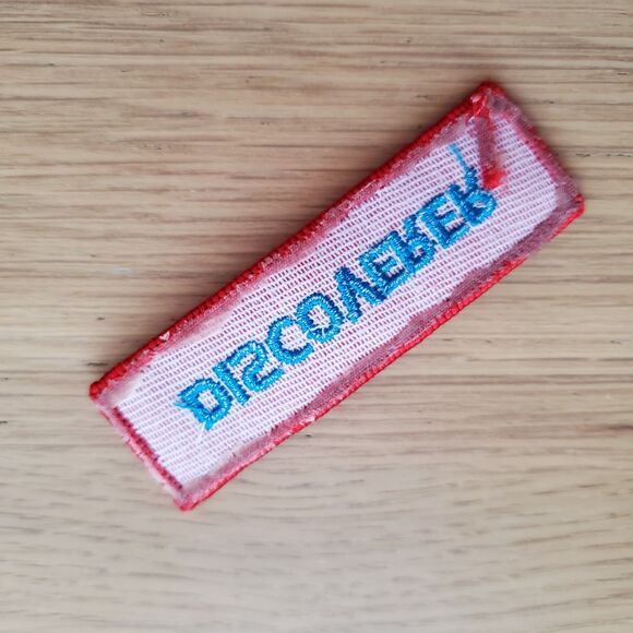 Vintage 90s Girl Scout Discoverer Red Blue Patch - Picture 2 of 3